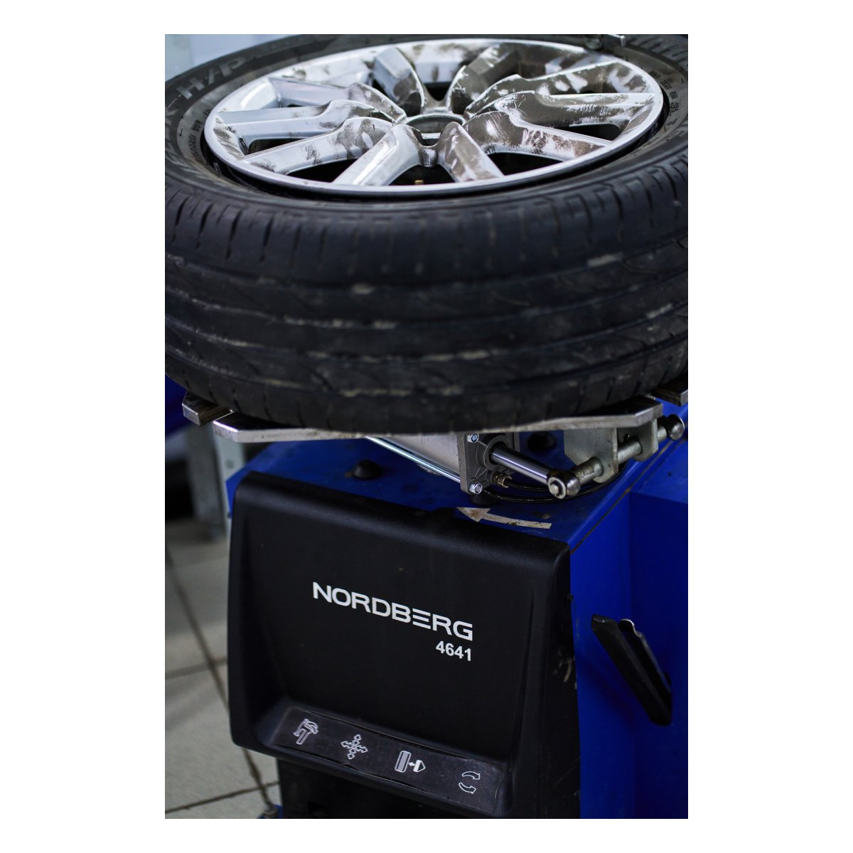 Станок шиномонтажный автомат, двухскоростной, 380 В, синий NORDBERG 4641_380