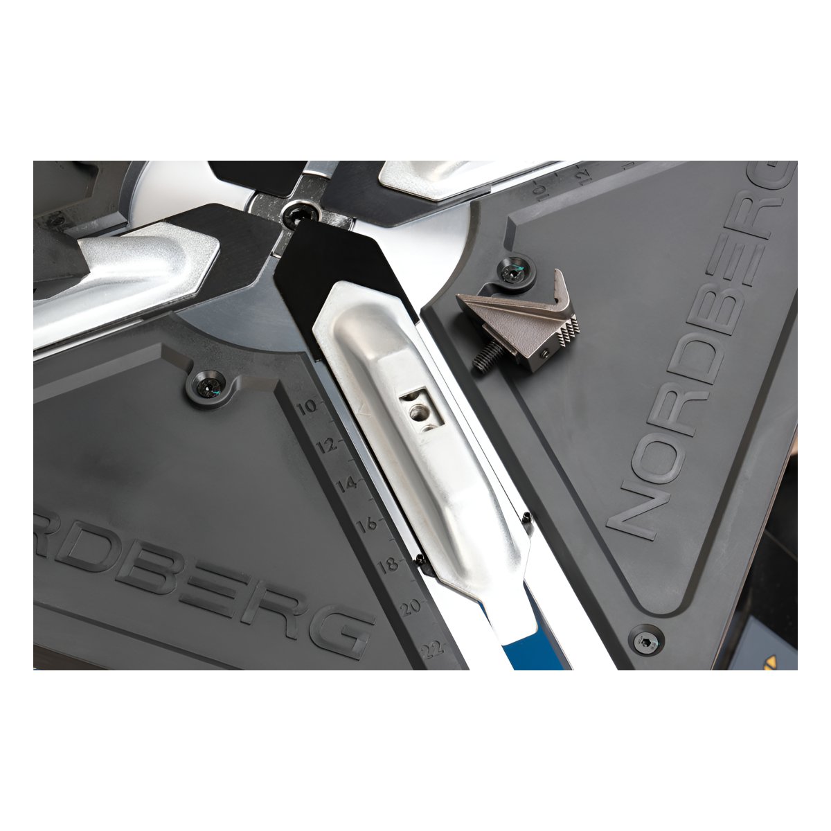Станок шиномонтажный автомат, двухскоростной, стол с накладками, 380 В, синий NORDBERG 4642(B)